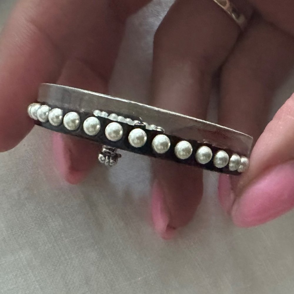 NEW 100% Auth CHANEL Resin Crystal Pearl Emoji CC Brooch Pin - Picture 2 of 5